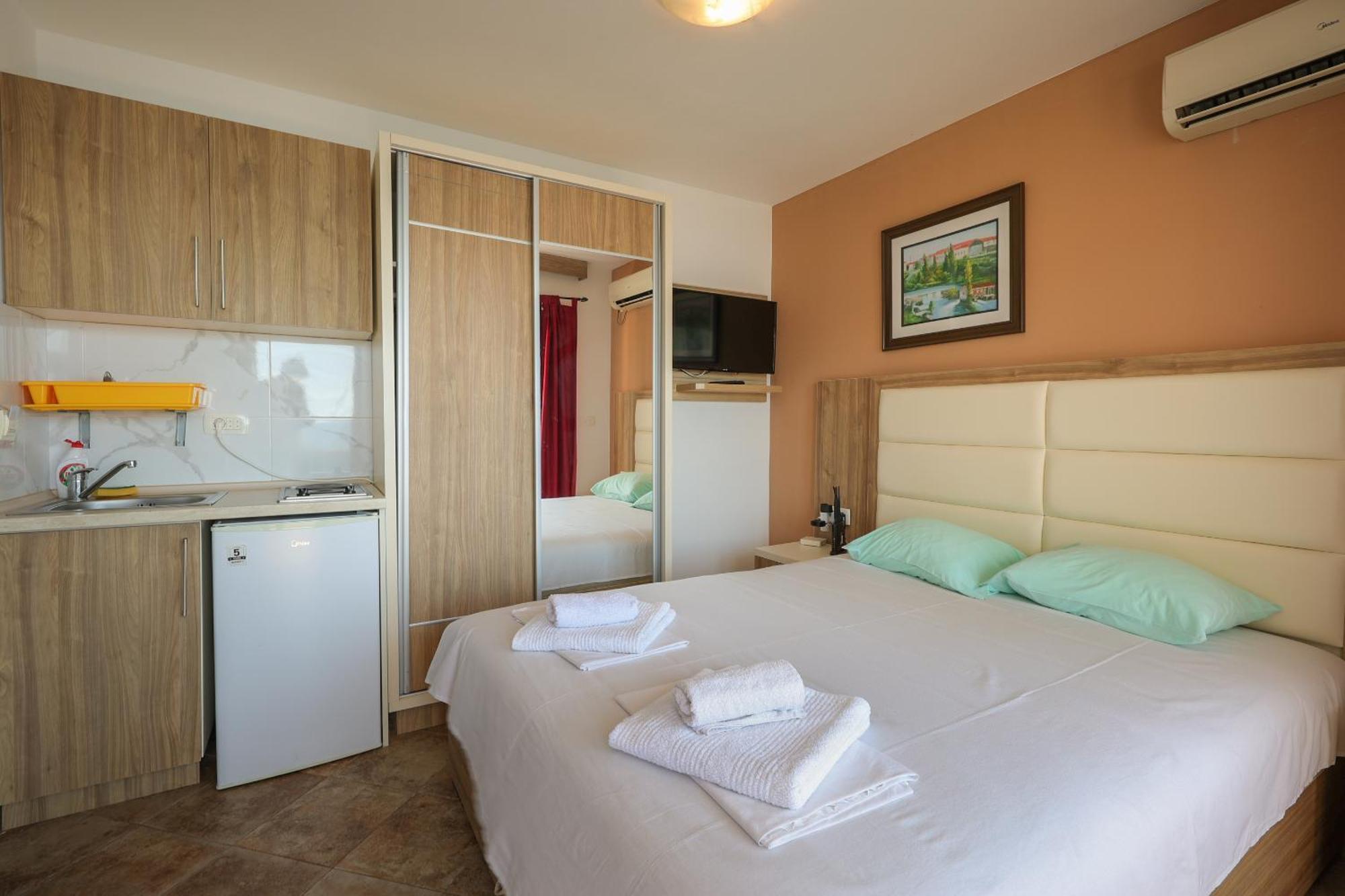 Athos Apartments Dobre Vode Добра-Вода Экстерьер фото